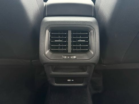 Certified 2022 Volkswagen Taos SE image 28