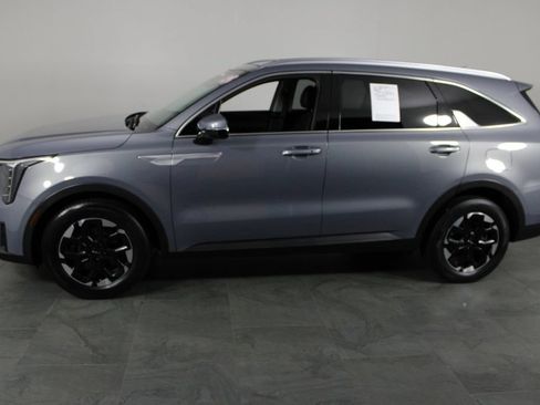 Used 2024 Kia Sorento S w/ Panoramic Sunroof Package FWD image 11