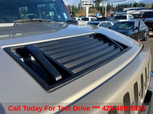 Used 2005 HUMMER H2 w/ Preferred Equipment Group AWD/4WD image 11