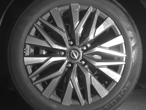 Used 2025 Nissan Altima 2.5 SV FWD image 12