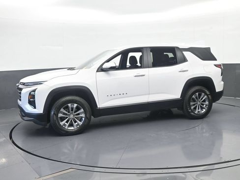 Used 2025 Chevrolet Equinox LT FWD image 2