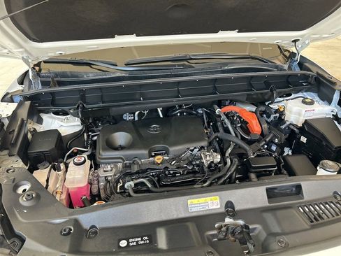 Used 2024 Toyota Highlander XLE AWD/4WD image 18