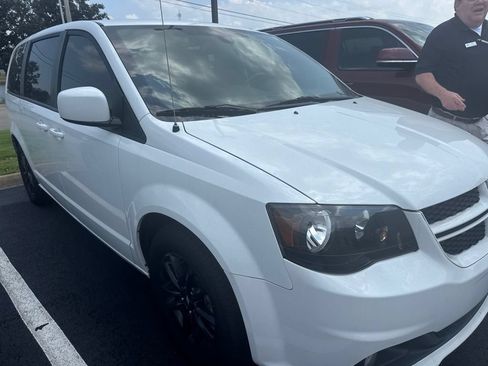 Used 2019 Dodge Grand Caravan GT FWD image 3
