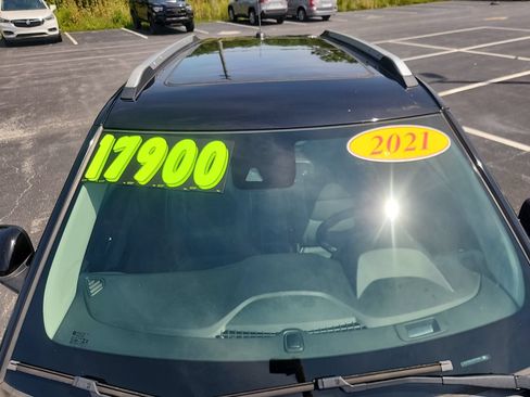 Used 2021 Chevrolet TrailBlazer LT w/ Sun and Liftgate Package FWD image 12