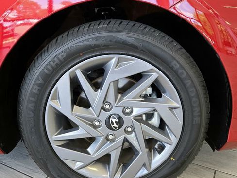 Used 2024 Hyundai Elantra SEL image 19