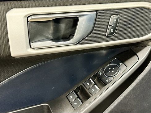 Used 2020 Ford Explorer XLT image 19