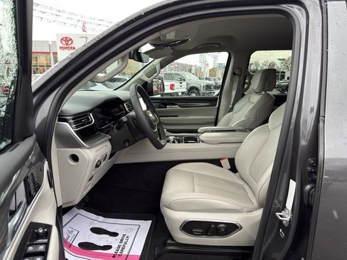 Used 2022 Jeep Wagoneer Series III image 14