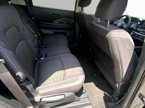 Used 2025 Nissan Pathfinder SV AWD/4WD image 19