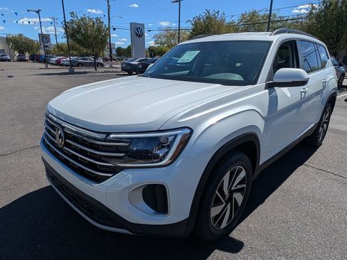 New 2026 Volkswagen Atlas SE image 8