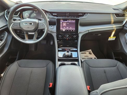 New 2025 Jeep Grand Cherokee Laredo w/ Luxury Tech Group I image 19