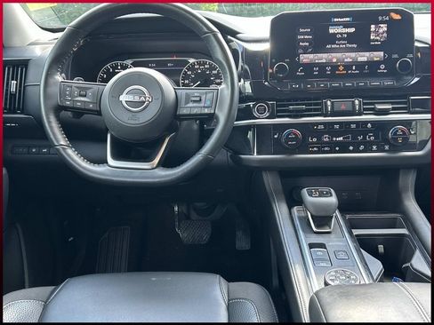 Used 2023 Nissan Pathfinder SL AWD/4WD image 24