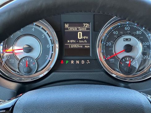 Used 2014 Chrysler Town & Country Touring-L FWD image 16