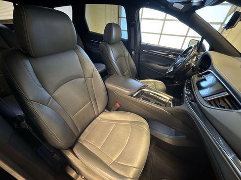 Used 2024 Buick Enclave Premium image 24