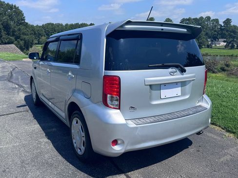 Used 2012 Scion xB FWD image 10