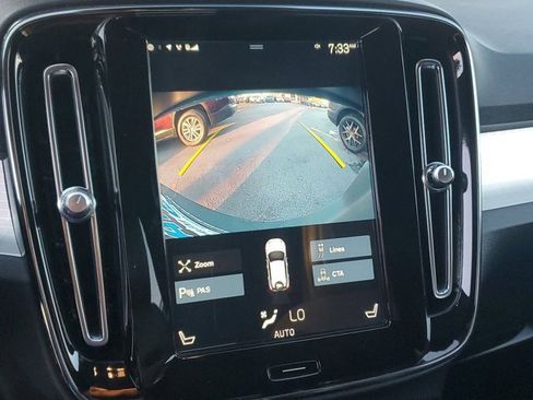 Used 2021 Volvo XC40 T5 Momentum w/ Protection Package Premier image 25