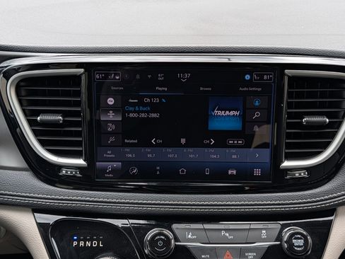 Used 2024 Chrysler Pacifica Limited FWD image 31
