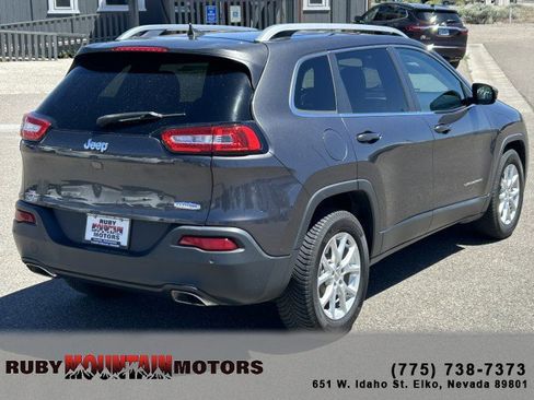 Used 2017 Jeep Cherokee Latitude w/ Safety/Convenience Group FWD image 7