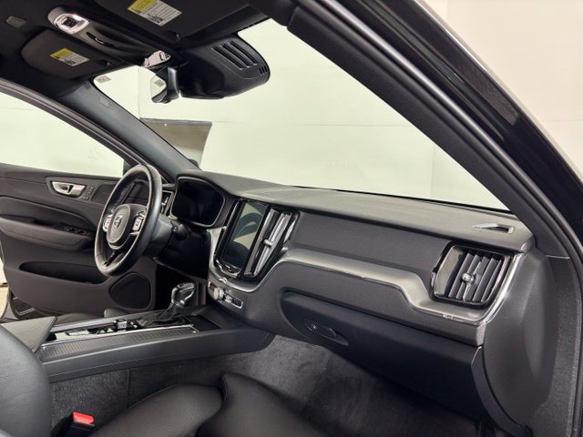 Used 2019 Volvo XC60 T5 Momentum w/ Multimedia Package AWD/4WD image 22