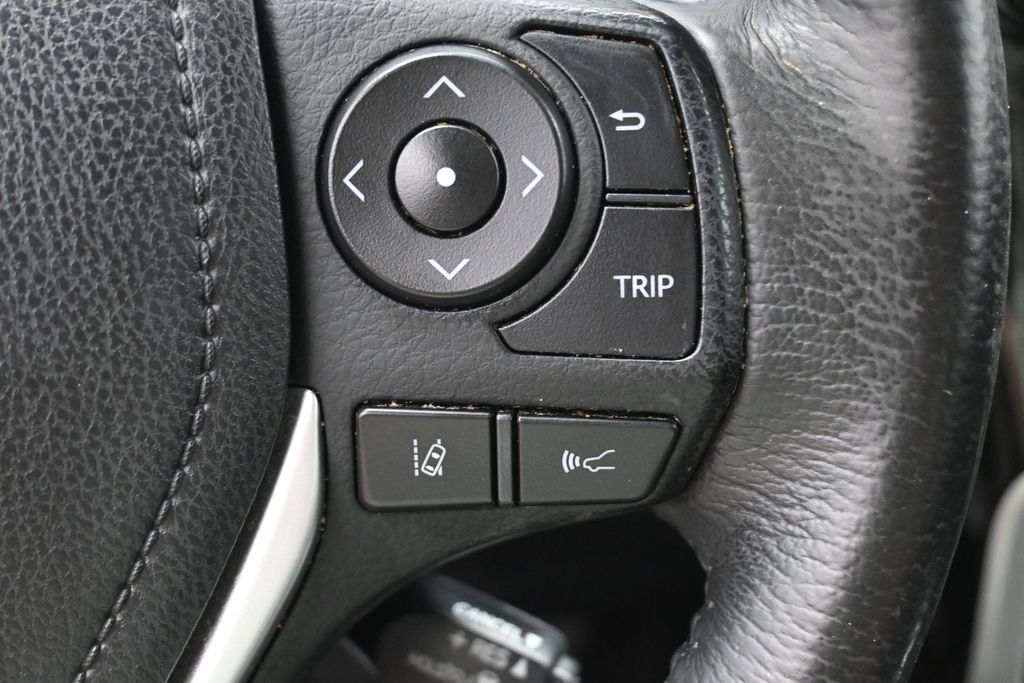 Used 2018 Toyota Corolla SE FWD image 16