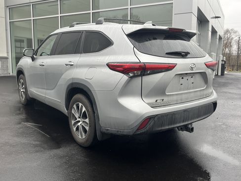 Used 2023 Toyota Highlander XLE image 5