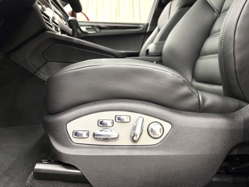 New 2026 Porsche Macan image 32