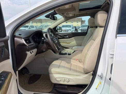 Used 2017 GMC Acadia Denali w/ Technology Package FWD image 10