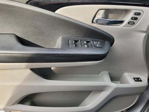 Used 2021 Honda Pilot Touring image 35