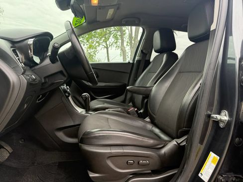 Used 2017 Chevrolet Trax LT w/ LT Convenience Package AWD/4WD image 10