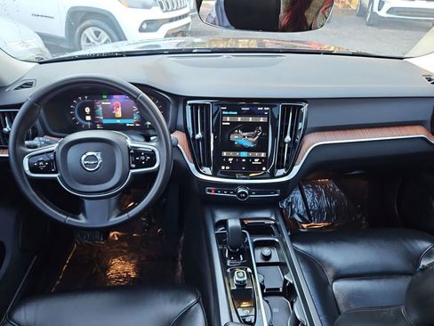 Used 2023 Volvo S60 B5 Plus image 10