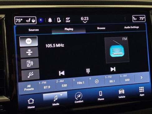 Used 2024 Chrysler Pacifica Touring-L image 34