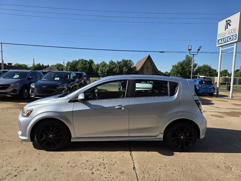 Used 2017 Chevrolet Sonic LT w/ Fun and Sun Package FWD image 4