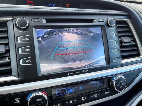 Used 2019 Toyota Highlander XLE image 26