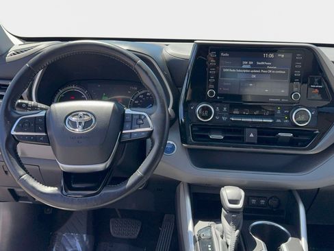 Certified 2020 Toyota Highlander XLE AWD/4WD image 13