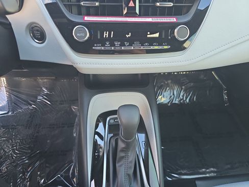 Used 2025 Toyota Corolla SE image 30