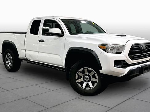 Used 2019 Toyota Tacoma SR AWD/4WD image 3