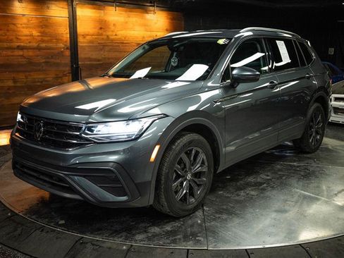 Used 2024 Volkswagen Tiguan SE FWD image 2