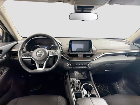 Used 2024 Nissan Altima 2.5 SV FWD image 21