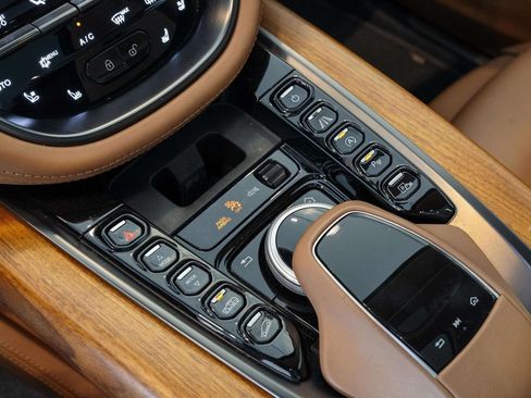 Used 2022 Aston Martin DBX AWD/4WD image 37