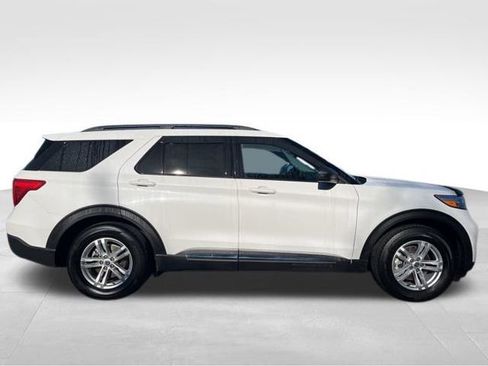 Certified 2023 Ford Explorer XLT image 6