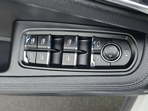 Used 2015 Porsche Macan S AWD/4WD image 28