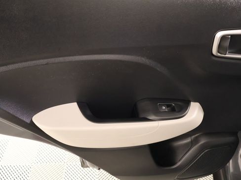 Used 2025 Hyundai Venue SEL FWD image 16