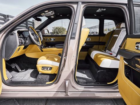 Used 2026 Rolls-Royce Cullinan Black Badge AWD/4WD image 32