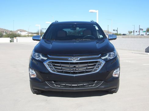 Used 2020 Chevrolet Equinox Premier image 3