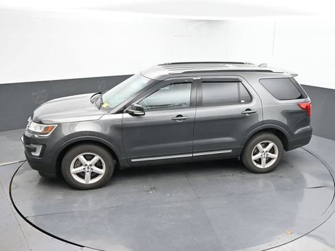 Used 2016 Ford Explorer XLT AWD/4WD image 32