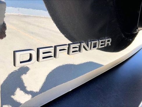 New 2026 Land Rover Defender 110 X-Dynamic SE image 9