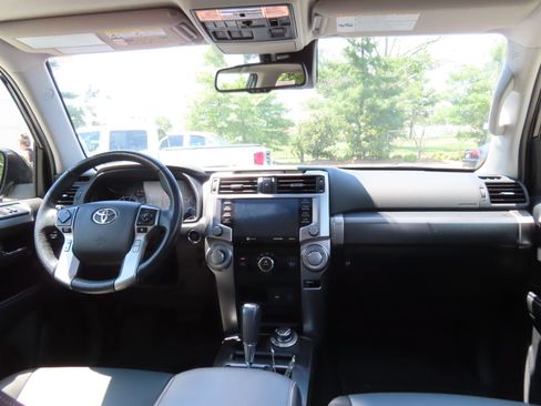 Used 2024 Toyota 4Runner SR5 Premium w/ Moonroof Package AWD/4WD image 17