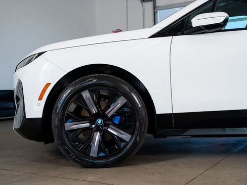 Used 2024 BMW iX xDrive50 w/ Sport Package AWD/4WD image 9