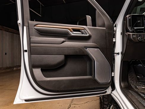 Used 2024 Chevrolet Silverado 3500 High Country w/ Technology Package image 31