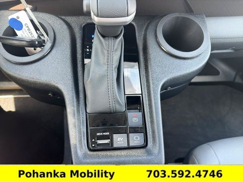 Used 2024 Toyota Sienna XLE FWD image 16