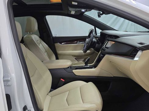 Used 2018 Cadillac XT5 Luxury w/ Driver Awareness Package image 10